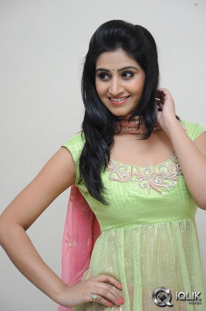 Shamili-at-Close-Friends-Movie-Teaser-Launch